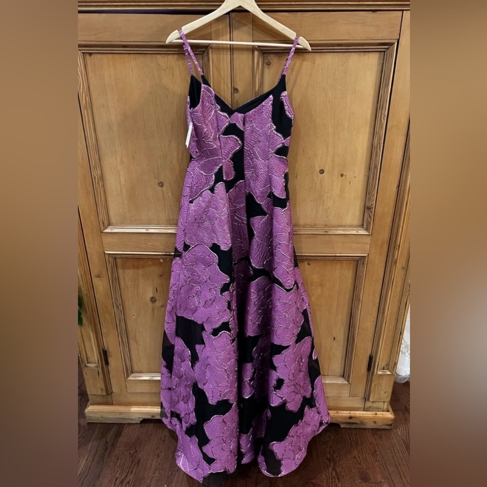 Monique Lhuillier Mariele Gown - Picture 5 of 10